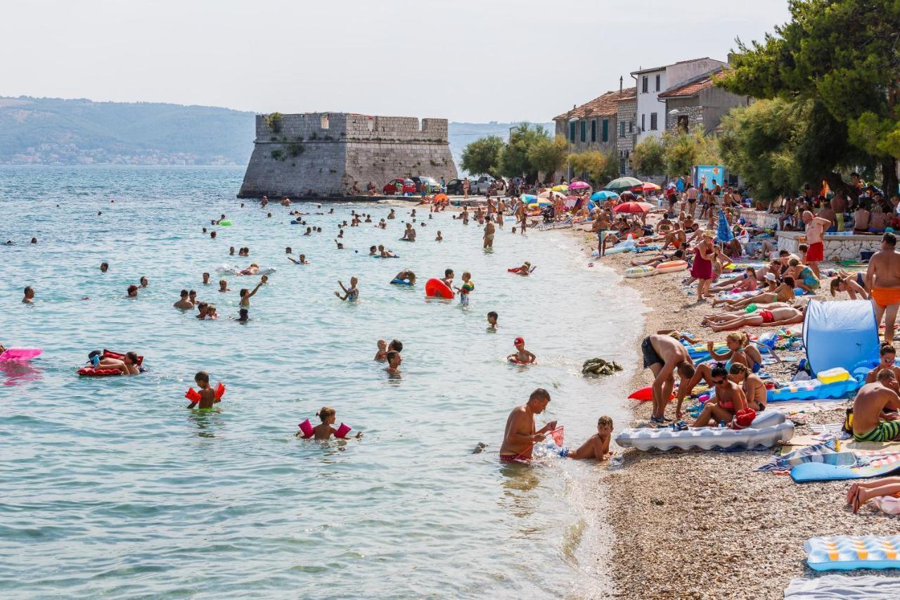 Apartments With A Parking Space Kastel Stafilic, Kastela - 5219 ภายนอก รูปภาพ