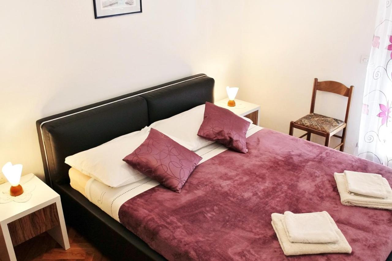 Apartments With A Parking Space Kastel Stafilic, Kastela - 5219 ภายนอก รูปภาพ