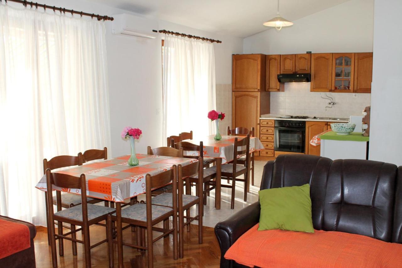Apartments With A Parking Space Kastel Stafilic, Kastela - 5219 ภายนอก รูปภาพ