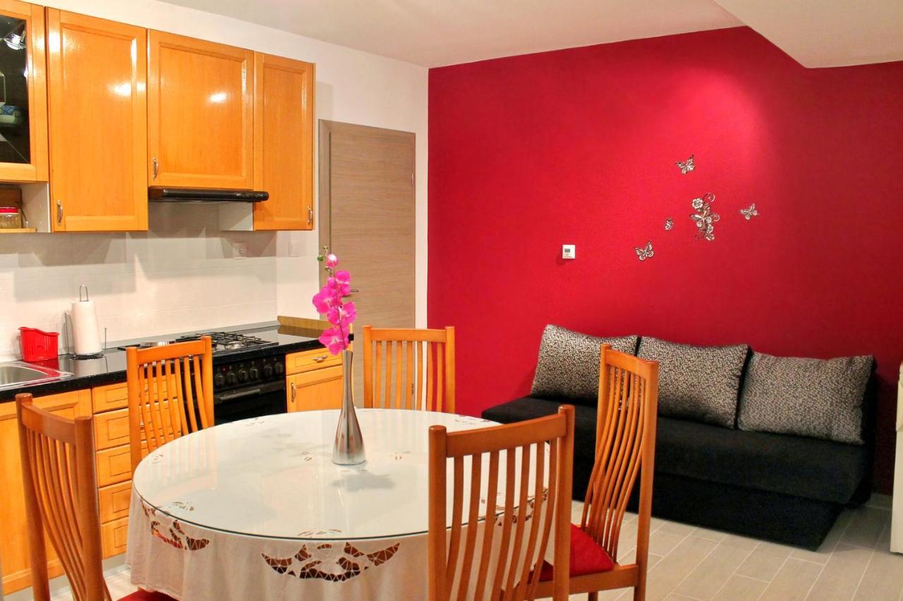 Apartments With A Parking Space Kastel Stafilic, Kastela - 5219 ภายนอก รูปภาพ