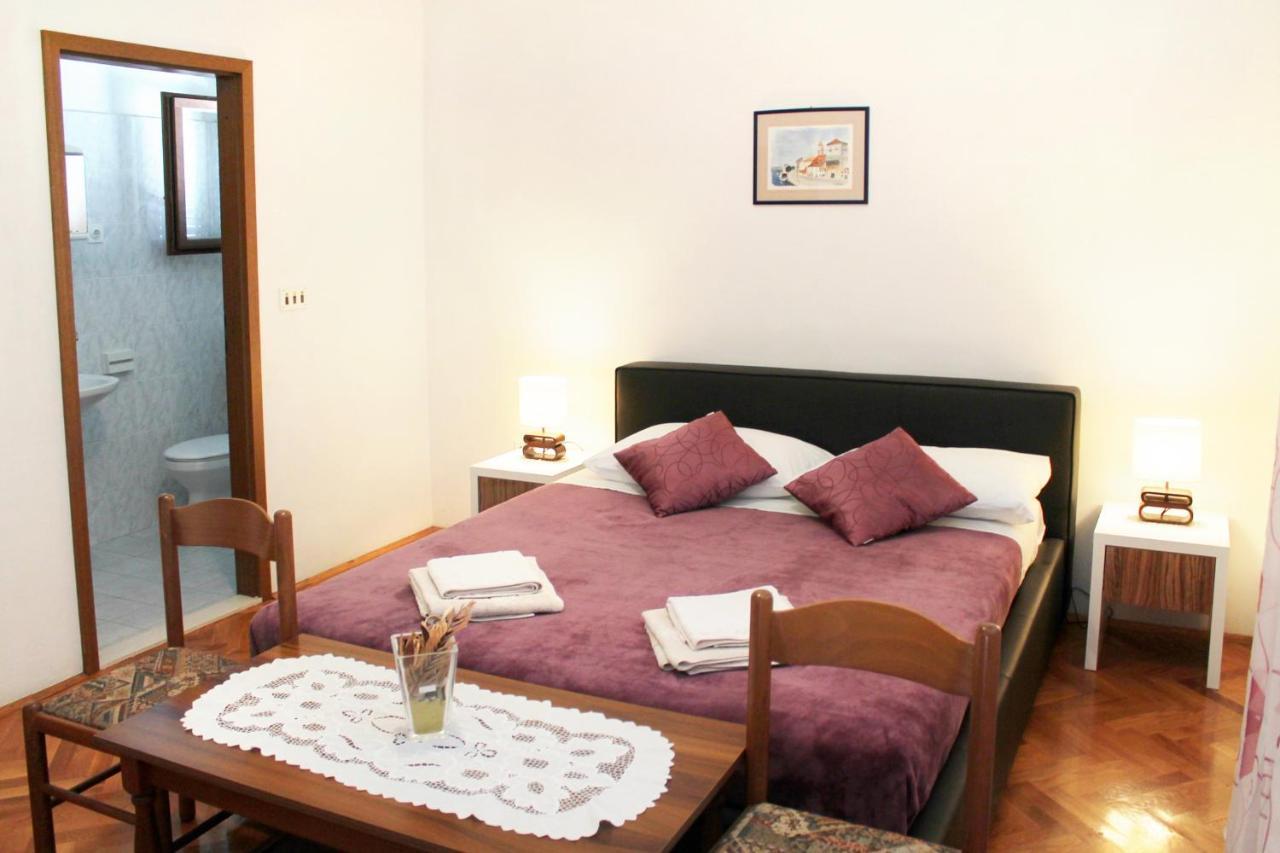 Apartments With A Parking Space Kastel Stafilic, Kastela - 5219 ภายนอก รูปภาพ