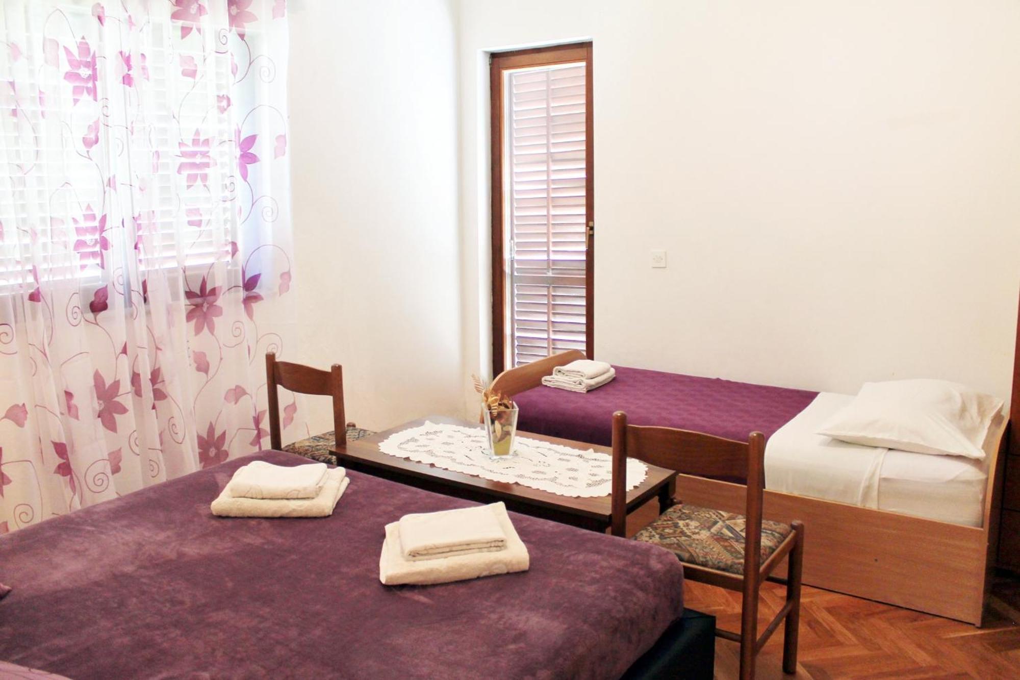 Apartments With A Parking Space Kastel Stafilic, Kastela - 5219 ห้อง รูปภาพ